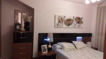 2 chambres, fer et planche Ă repasser, draps fournis