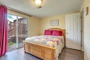 4 Schlafzimmer, Schreibtisch, Bügeleisen/Bügelbrett, Reisekinderbett
