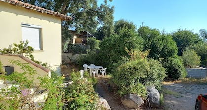 House 10 minutes from Porto-Vecchio in a hamlet. 20 minutes from Figari SC.