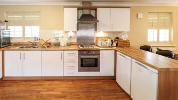 Dishwasher, cookware/dishes/utensils