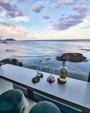 Property grounds - Full ocean view from entire condo. 2Beds/1bath with free parking (Jeju si, Jeju Island)