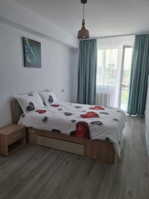 3 bedrooms, in-room safe, desk, iron/ironing board