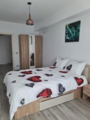 3 bedrooms, in-room safe, desk, iron/ironing board