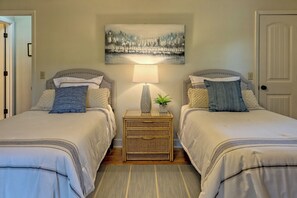 2 habitaciones, escritorio, tabla de planchar con plancha y wifi gratis 
