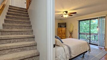 2 bedrooms, desk, iron/ironing board, free WiFi