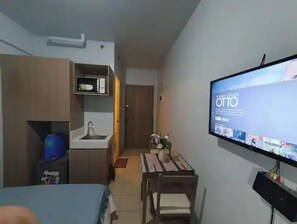 1 chambre, fer et planche à repasser, Wi-Fi, draps fournis
