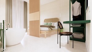 Une chambre moderne avec un grand lit, une étagère verte, une chaise et une baignoire blanche.