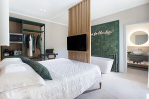 1 chambre, coffre-fort, fer et planche à repasser