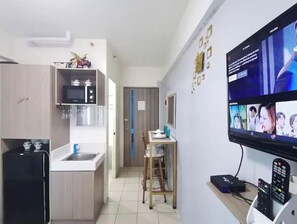 Private kitchen - 30th flr CITY VIEW Urban Deca Tower Edsa
(Mandaluyong)