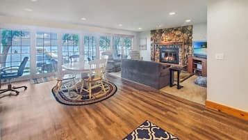 TV, fireplace