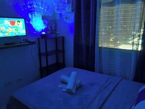 1 bedroom, iron/ironing board, WiFi, bed sheets - Urban deca tower with City view
 (Mandaluyong)