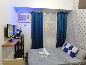 1 bedroom, iron/ironing board, WiFi, bed sheets - Urban deca tower with City view
 (Mandaluyong)