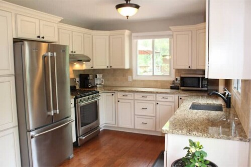 *New* Cozy 4 Season Family Cottage
