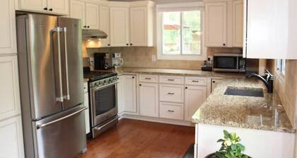 *New* Cozy 4 Season Family Cottage