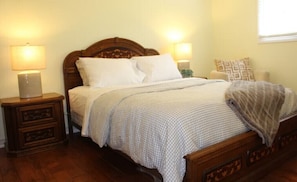 3 chambres, coffre-fort, fer et planche Ă repasser