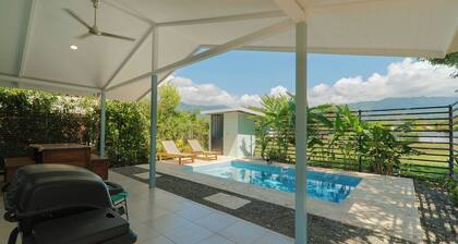 Cozy house, pool, WIFI, mins to beach, Uvita