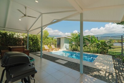 Cozy house, pool, WIFI, mins to beach, Uvita