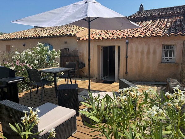 Outdoor dining - Studio 2 people with air conditioning and terrace - Golfe de St-Tropez (Le Plan-de-la-Tour)