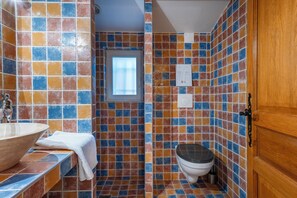 Shower, hair dryer, towels, toilet paper