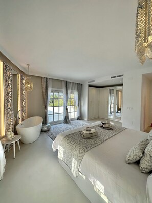 4 soverom, strykejern/-brett, wi-fi og sengetøy