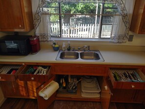 Fridge, microwave, oven, stovetop - 3BR, 1 & 3/4 BA, 1 Car Garage Newly Remodeled House in NEHT's (Albuquerque)