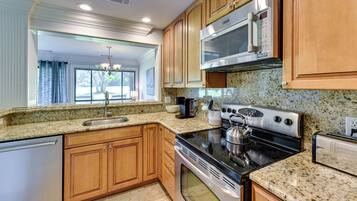 Fridge, microwave, stovetop, dishwasher