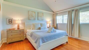 2 bedrooms, iron/ironing board, internet, bed sheets