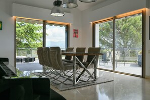 Dining - Superbe Villa Avec Piscine Intérieure (Lucinges)