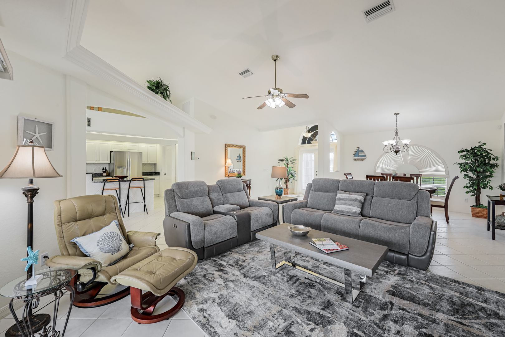 Cozy waterfront Cape Coral home- the perfect Southwest Florida vacation spot! 