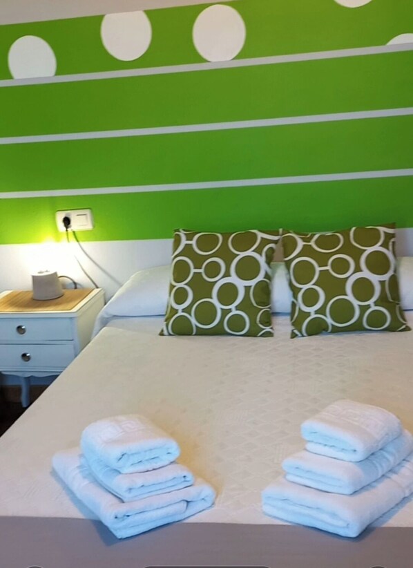 5 Schlafzimmer, Bügeleisen/Bügelbrett, Reisekinderbett, WLAN