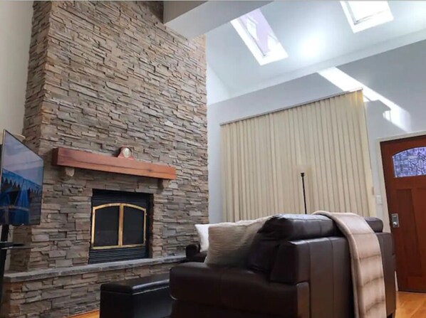 Interior - Loft apartment in the heart of downtown New Haven and blocks from the Omni Hotel (New Haven)