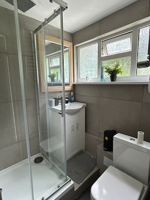 Bruser, håndklæder, Sæbe, Toiletpapir