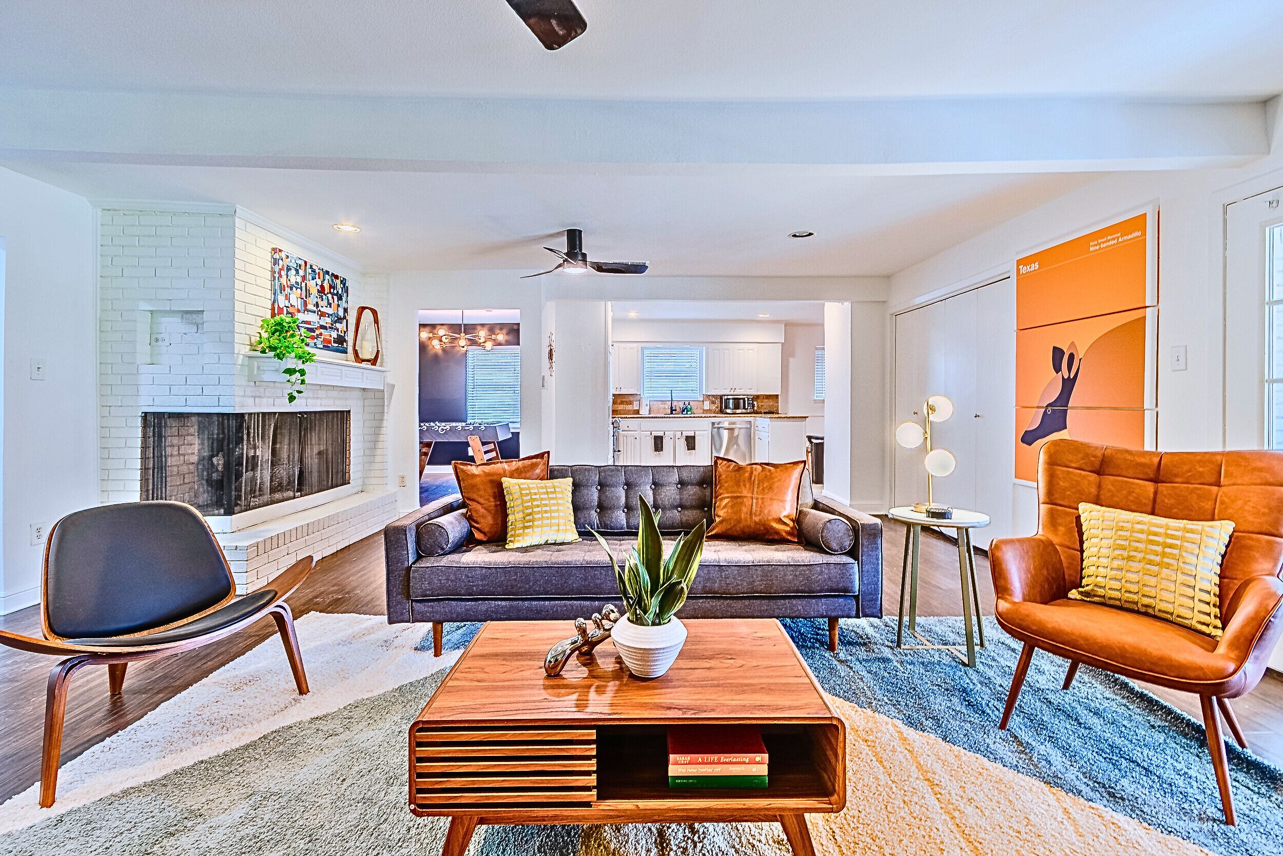 智能電視、足球機、書籍