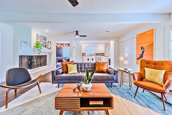 Smart-TV, TischfuĂball, BĂŒcher