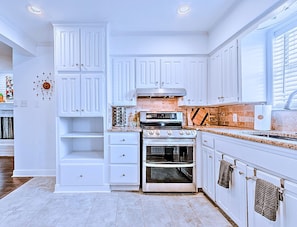 Réfrigérateur, micro-ondes, four, lave-vaisselle