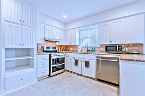 Fridge, microwave, oven, dishwasher - Grand Prairie World Cup: 10 min Drive to Stadium 20 min drive to Fan Festival i (Grand Prairie)