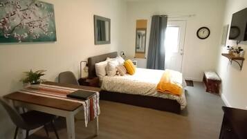 Escrivaninha, ferros/tábuas de passar roupa, berço de viagem, Wi-Fi