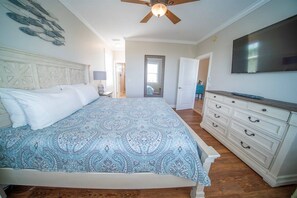 4 bedrooms, iron/ironing board, travel crib, free WiFi - St George Island, Spacious, Pet Friendly, Private Pool, Elevator, Sleeps 12  (Saint George Island)