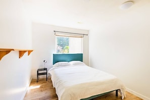 2 bedrooms, WiFi, bed sheets