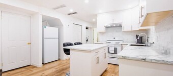 Bright, Cozy & Serene ~ Queen Beds ~ Garden ~ Pkg!