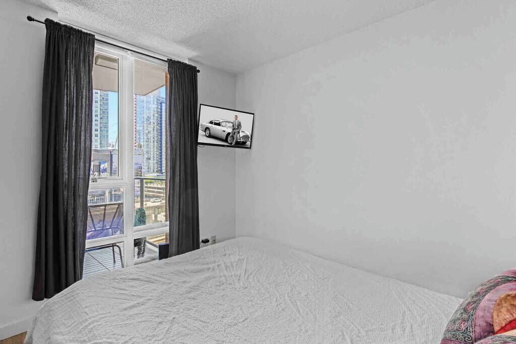 1 dormitorio, tabla de planchar con plancha, wifi y ropa de cama
