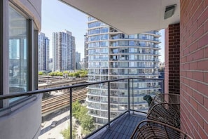 Property grounds - Modern & Comfy in Downtown ~ Views ~ Pool (Vancouver)