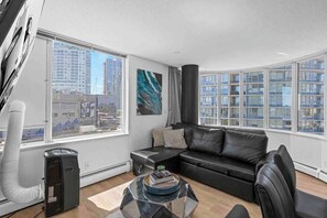 TV, fireplace - Modern & Comfy in Downtown ~ Views ~ Pool (Vancouver)