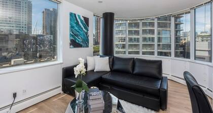 Modern & Comfy in Downtown ~ Views ~ Pool