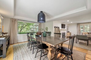 Dining - Welcome to The Nest,  there's plenty of room for the whole flock near Autzen!   (Eugene)