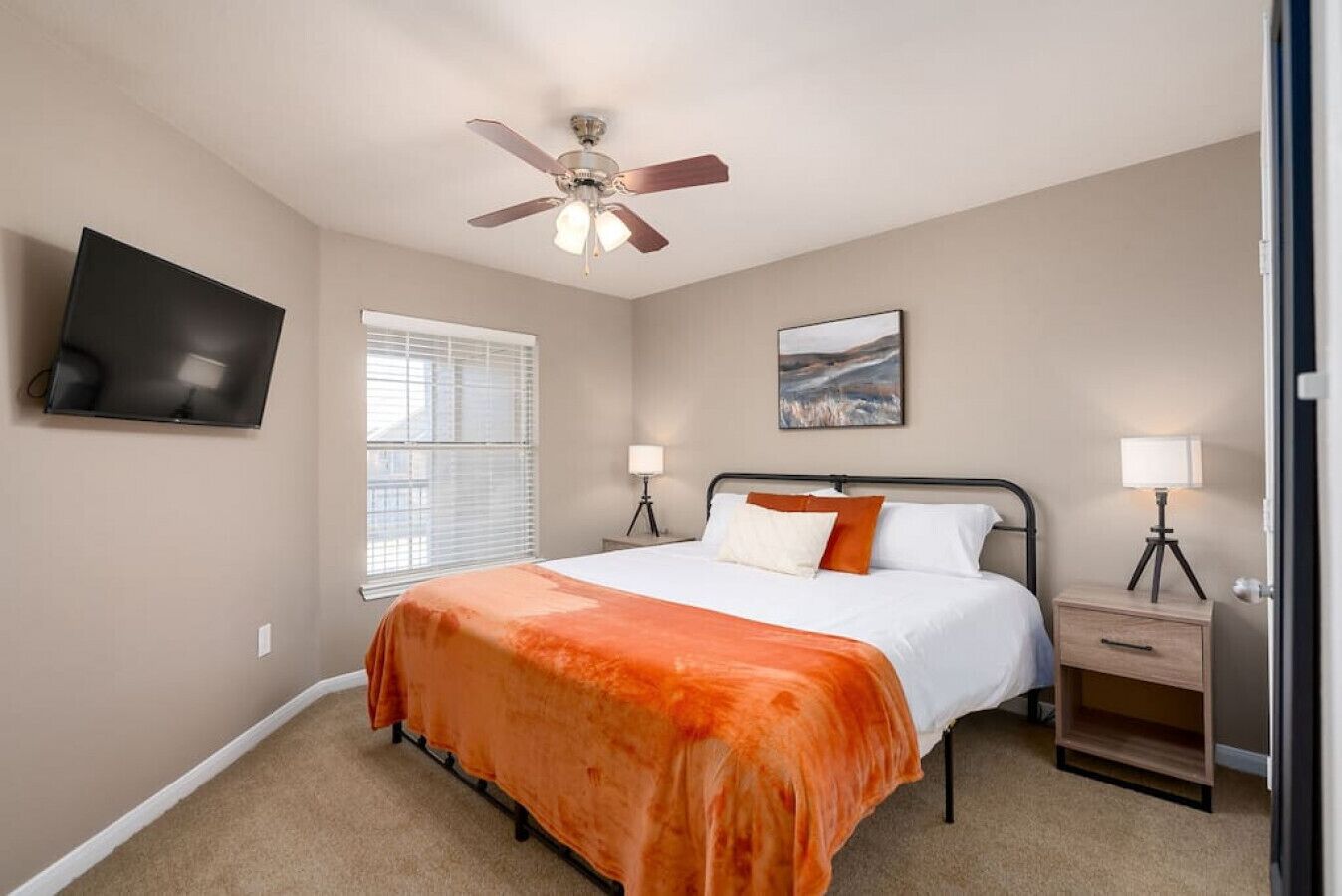 Adjacent to Austin, Awesome Amenities: Pool, Gym!