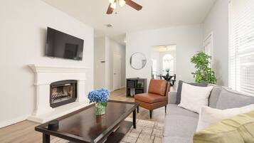TV, fireplace, stereo