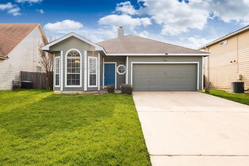 Super Clean/ Fun Environment! Low Cleaning Fee!