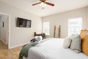 3 bedrooms, desk, iron/ironing board, WiFi