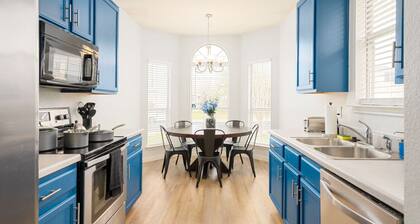 Super Clean/ Fun Environment! Low Cleaning Fee!